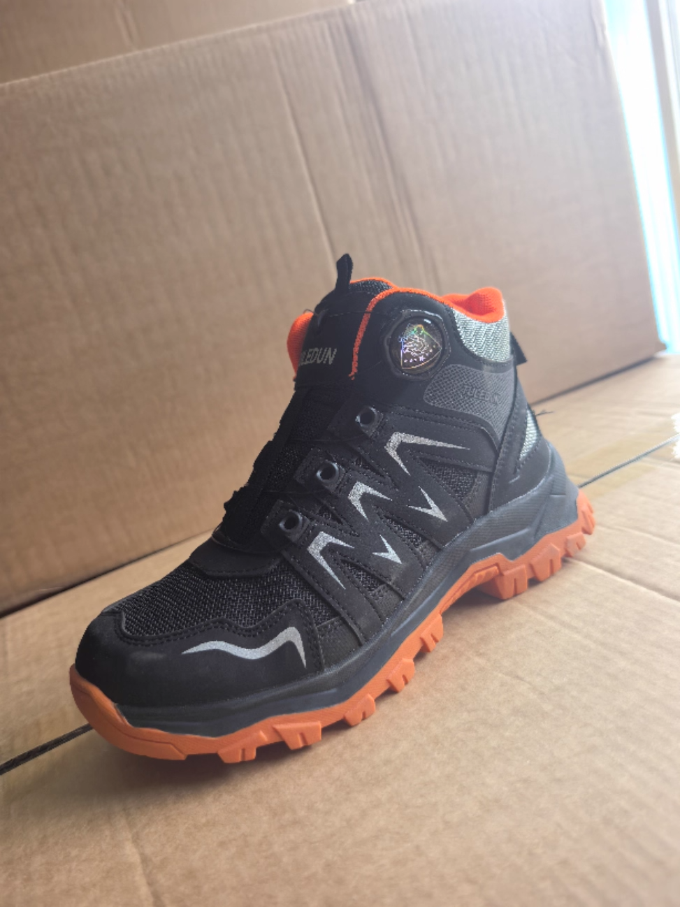 Últimos blogs de la empresa sobre Botas de trabajo deportivas de corte medio