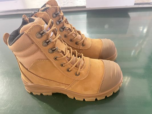 Botas de trabajo de cuero vacuno de caña alta, placa de acero, resistentes a perforaciones, antideslizantes, suela de PU + TPU, botas de seguridad con punta de acero